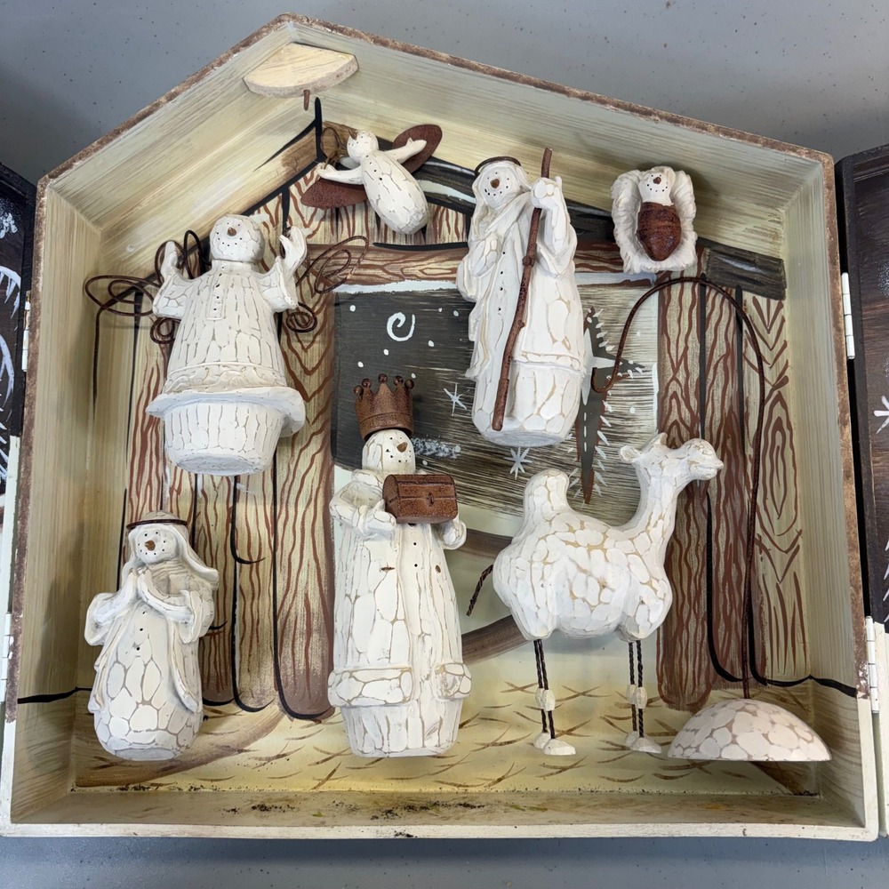 Flurryville Living Quarters Snowman Nativity Creche Christmas Manger
Triptych